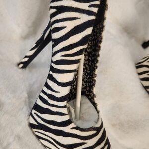 Size 7 Zebra print stiletto